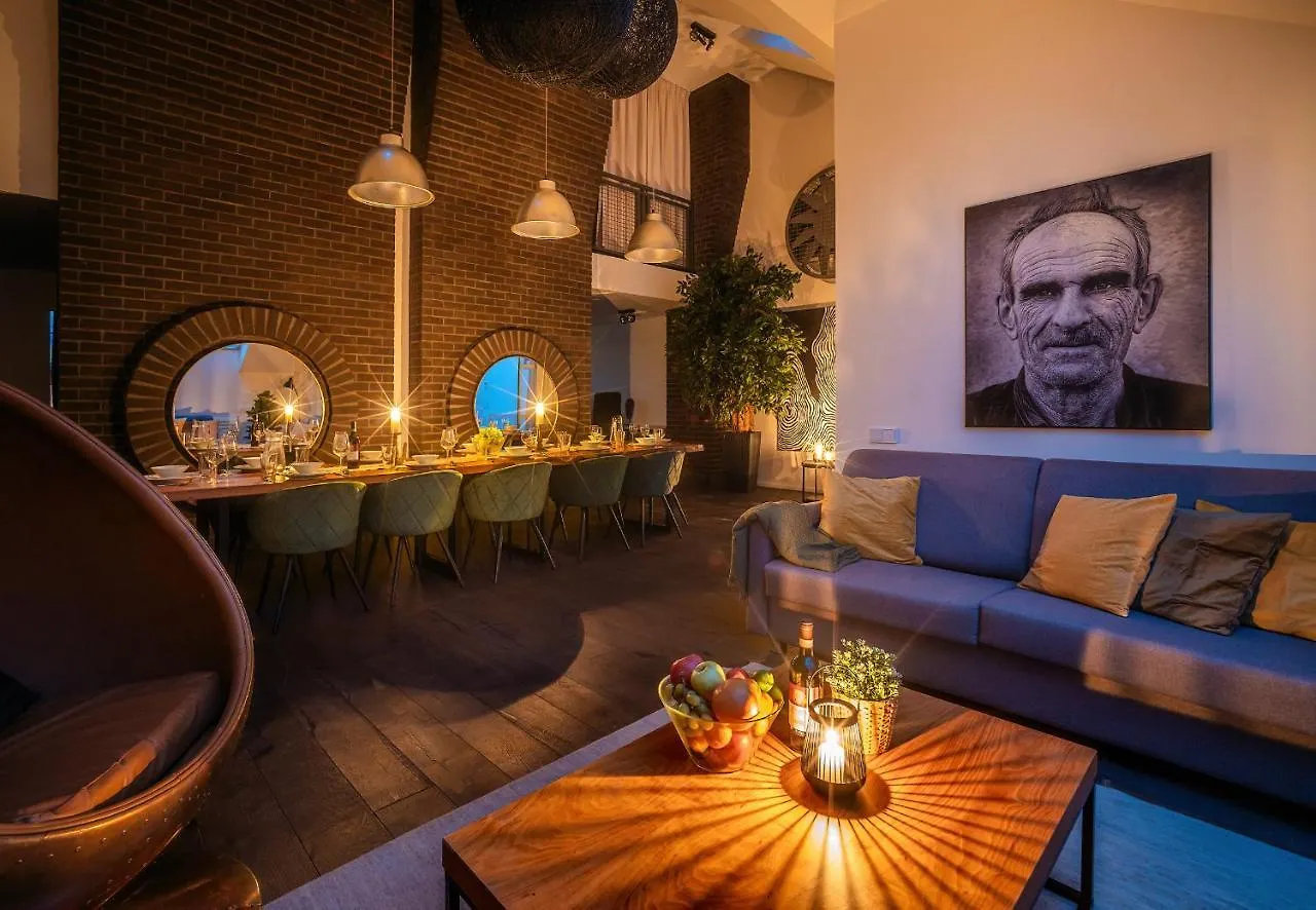 5Br+2Bath Old Town Industrial Penthouse, A/C location